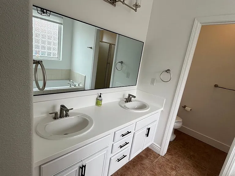 1379 Elges Ave — Photo 16