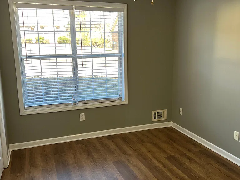 106 Oakwood Cir — Photo 26