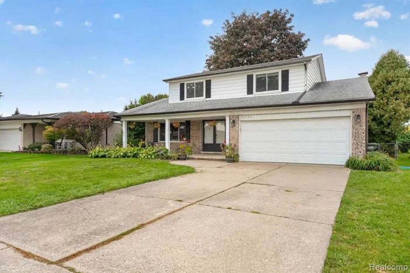 4 bed, 1972 sqft, $2,800 — Photo 3