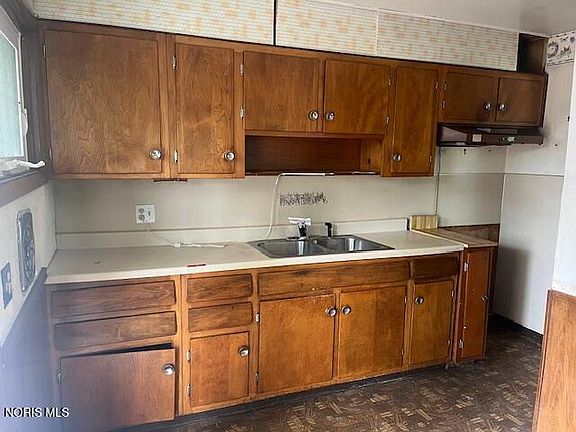 5th image of 252 Kenmore Ave