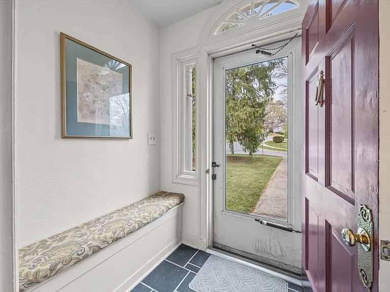 932 Woodrow Ave — Photo 3