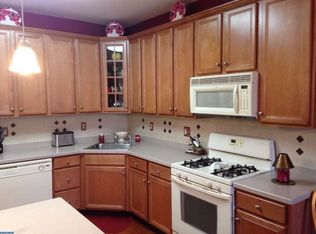14 Zion Dr, Berlin, NJ 08009