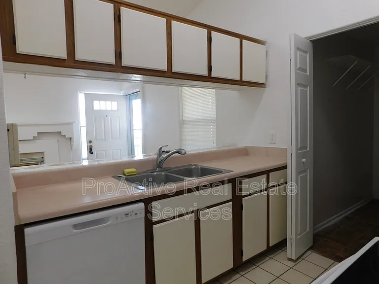 603 Spirit Ct #1 — Photo 8