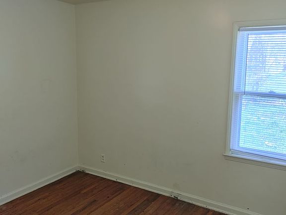 4th image of 11685 Beaconsfield Ave