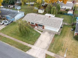 1290 Swallow Ln, Florissant, MO 63031