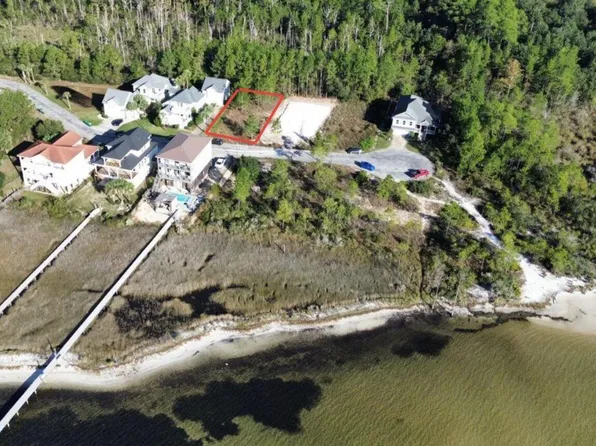 227 Tecumseh Ln, Mary Esther, FL 32569