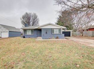 204 E Miller Rd, Sterling, IL 61081