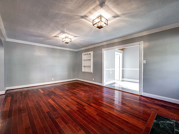 5th image of 4218 Saint Elmo Ave