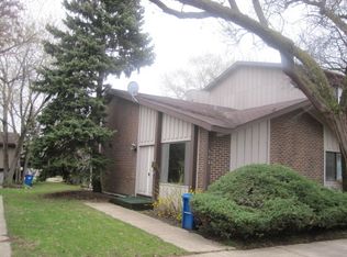 542 E Devon Ave, Roselle, IL 60172