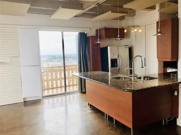 2016 Main St APT 1822, Houston, TX 77002