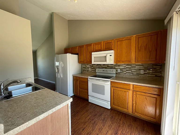 8013 Newport Ave — Photo 7