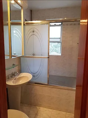 Sold by NYC Red Group LLC | media 6