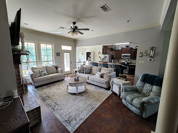 5th image of 255 Northwood Dr