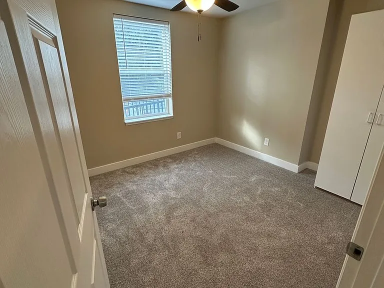 121 NW 21st St #23 — Photo 8