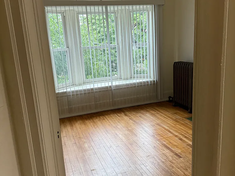619 E Pleasant St — Photo 2