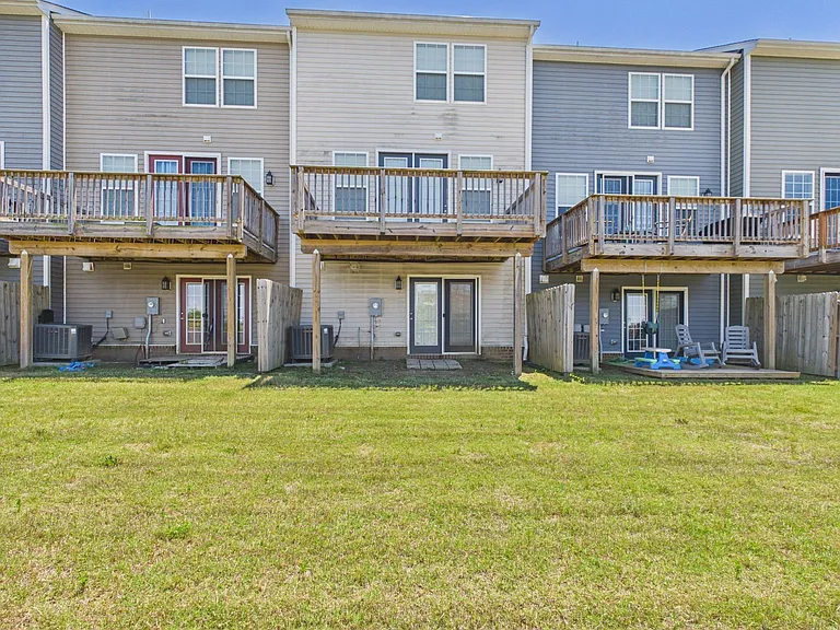 1405 Kerr Dr — Photo 42