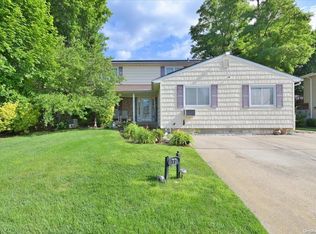 77 Commonwealth Ave, Massapequa, NY 11758