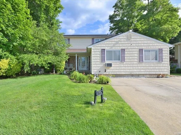77 Commonwealth Avenue, Massapequa, NY 11758