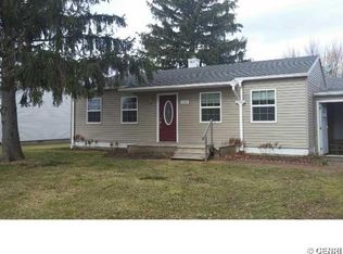 102 Seneca Dr, Canandaigua, NY 14424
