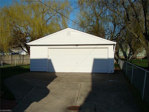 3rd image of 275 Woodmere Dr