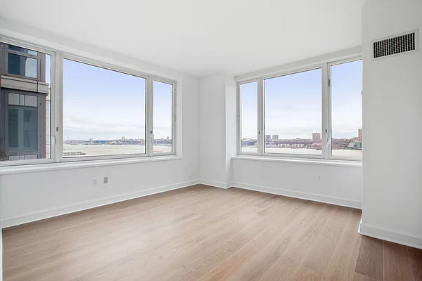 Rented by BLU Real Estate | media 16