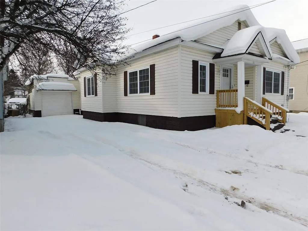 24 3rd Ave photo 1