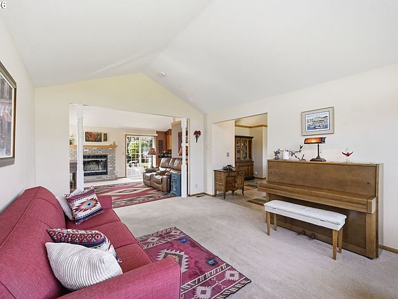 5th image of 2277 Bonnie Ln