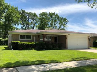 8930 Mystic Ln, Warren, MI 48093