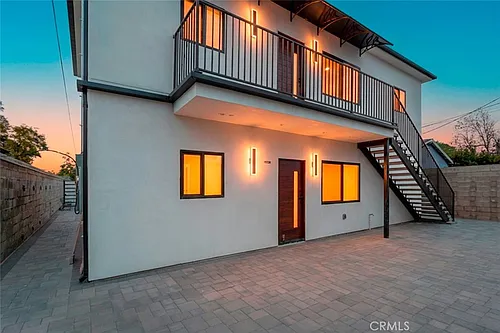 11112 Emelita St Photo 1