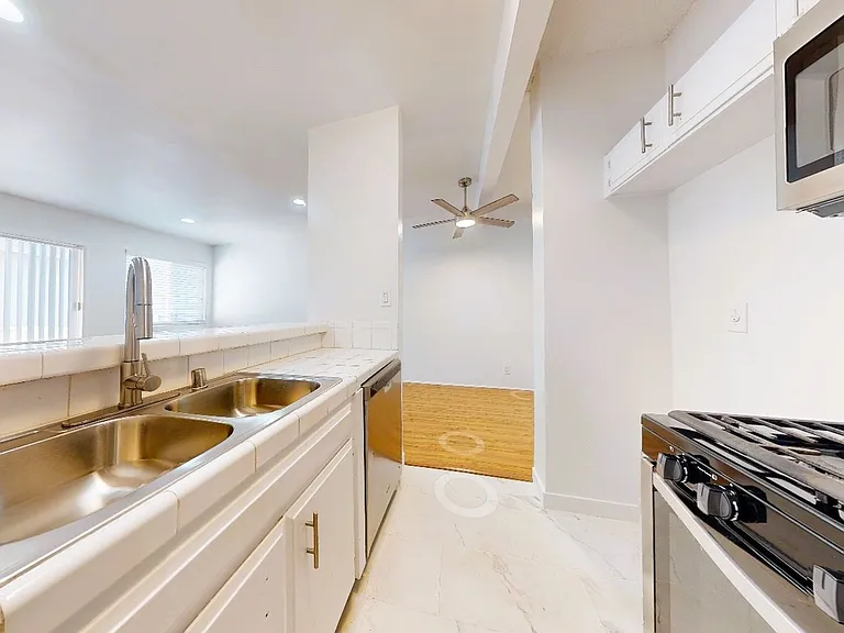 3638 Midvale Ave — Photo 6