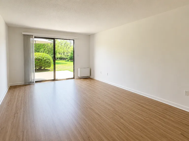 85 Wilton Crst — Photo 2