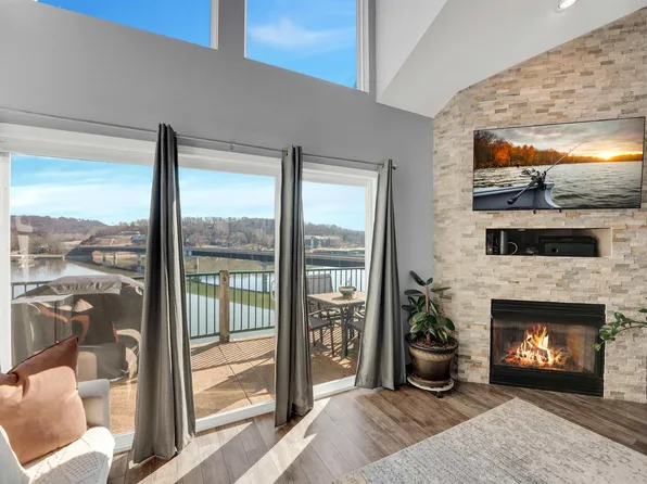 298 Cedar Heights Dr, Camdenton, MO 65020