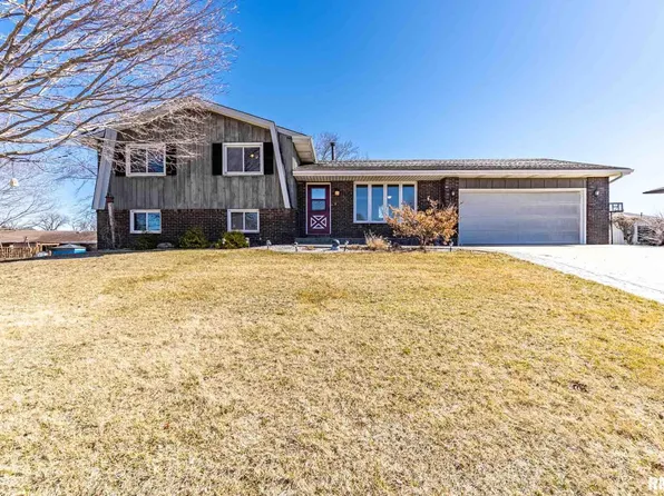 506 Terrace Ln, Washburn, IL 61570
