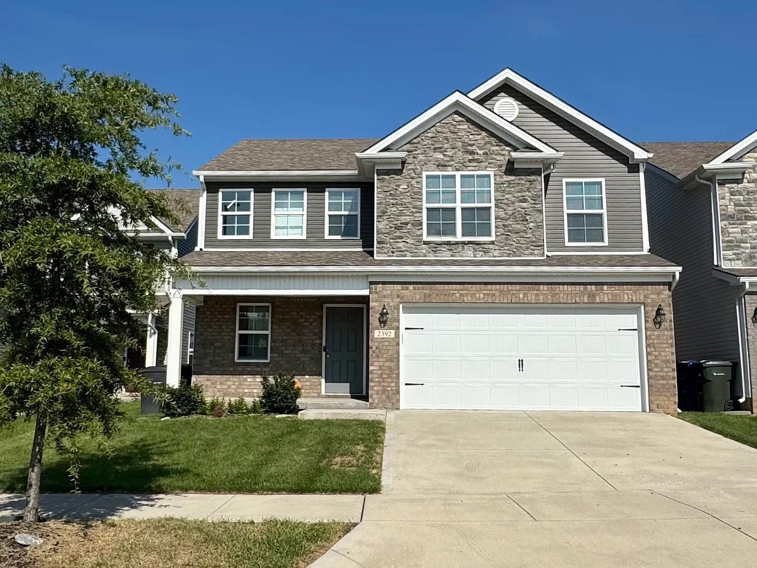4 bed, 2.5 bath, 1968 sqft, $2,400 — Photo 3