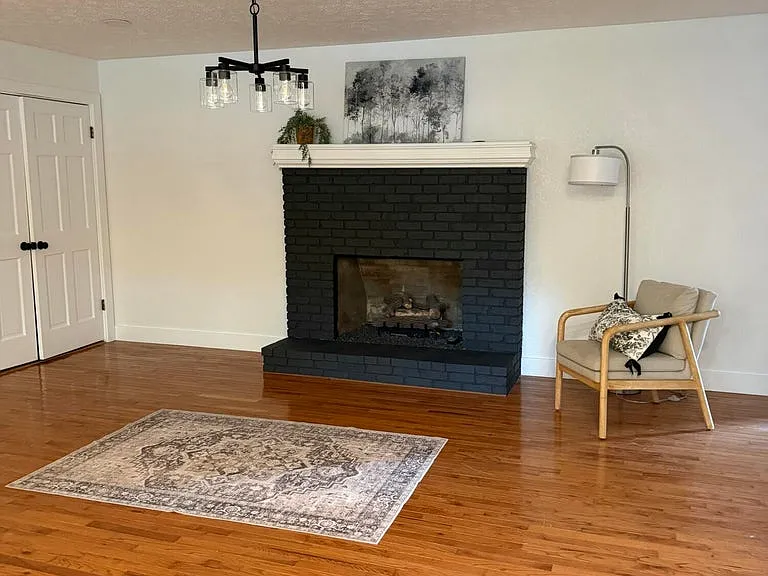 701 Hillcrest Ave — Photo 2