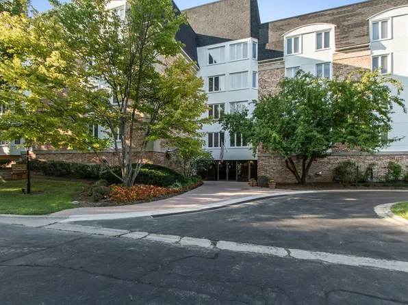 200 Lake Blvd #52, Buffalo Grove, IL 60089