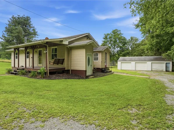 124 Thompson Rd, Mercer, PA 16137