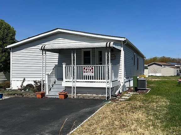 2nd image of 102 Lariat Rd