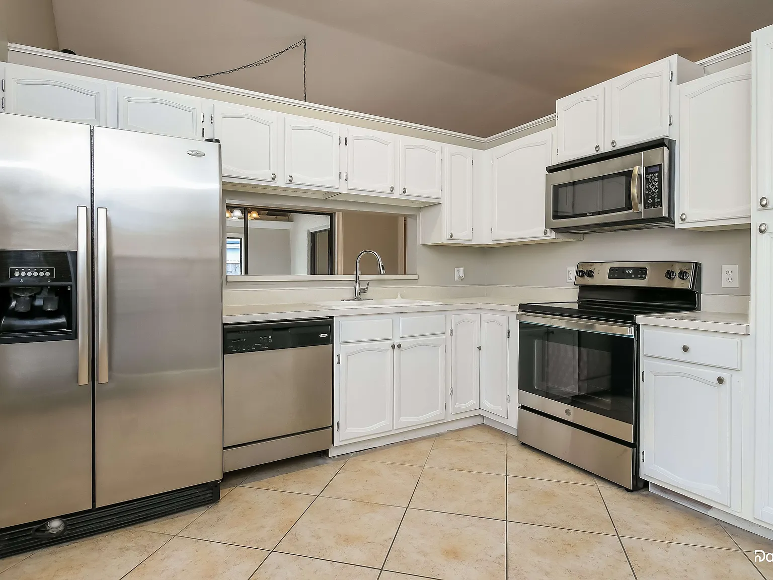 3 bed, 2.0 bath, 1518 sqft, $2,100 — Photo 3