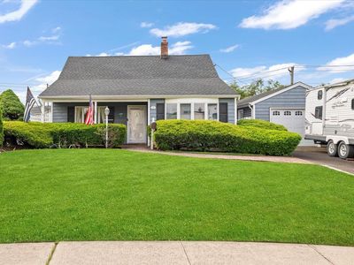 25 Castle Lane, Levittown, NY, 11756
