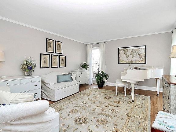 4th image of 9312 Whitethorn Dr