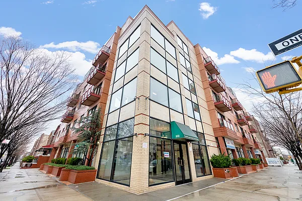 Sold by Compass | media 1