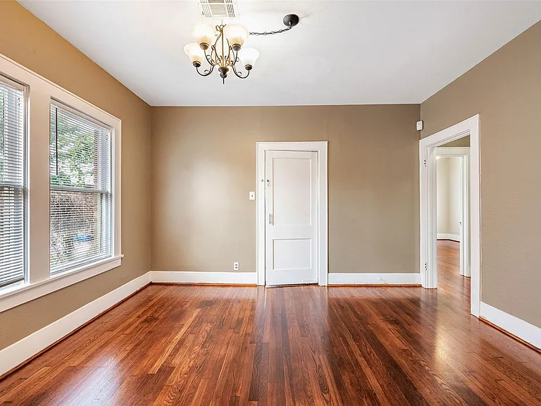 2611 Rosewood St — Photo 5