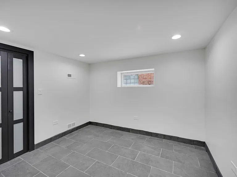 10606 S Vernon Ave — Photo 14