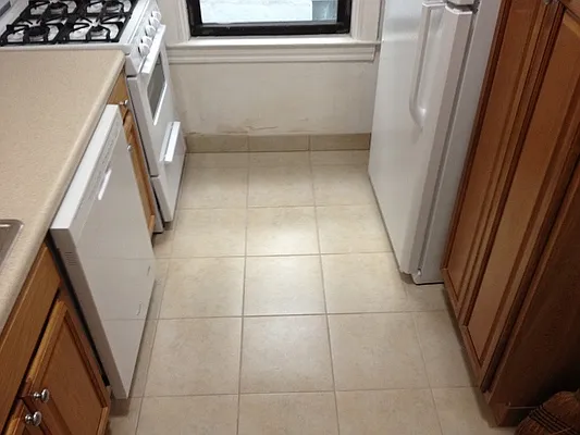 Rented by Metroline Realty | media 44