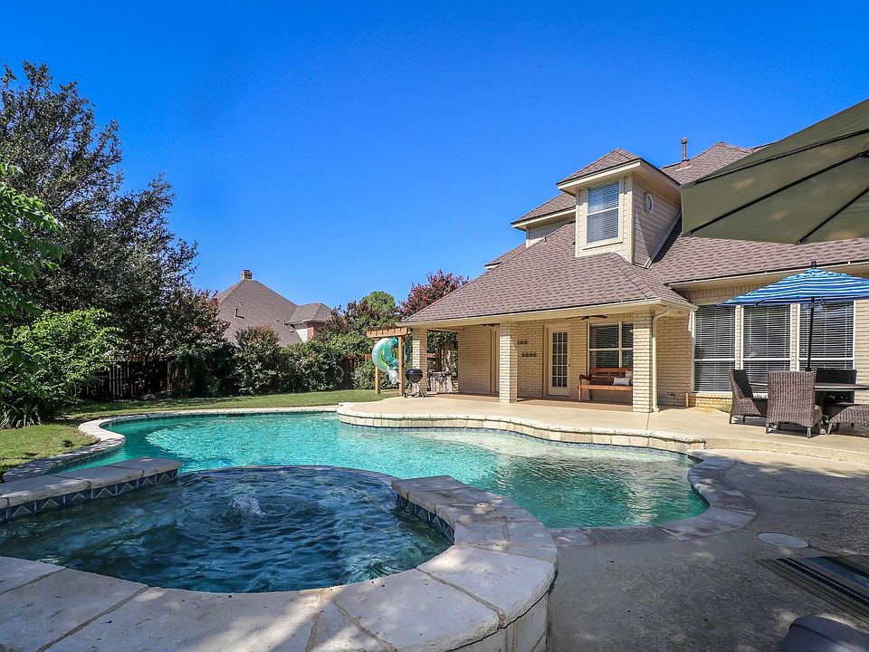 1st image of 302 Sterling Ct