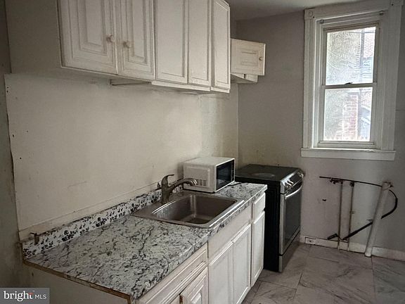 4th image of 3221 Potter St