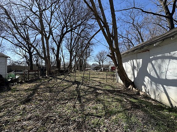 3rd image of 1235 N Prospect Avenue