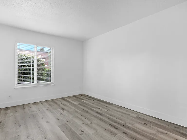 Arlington Apartments — Photo 11