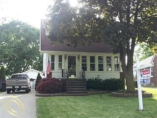 1st image of 29464 Evergreen St